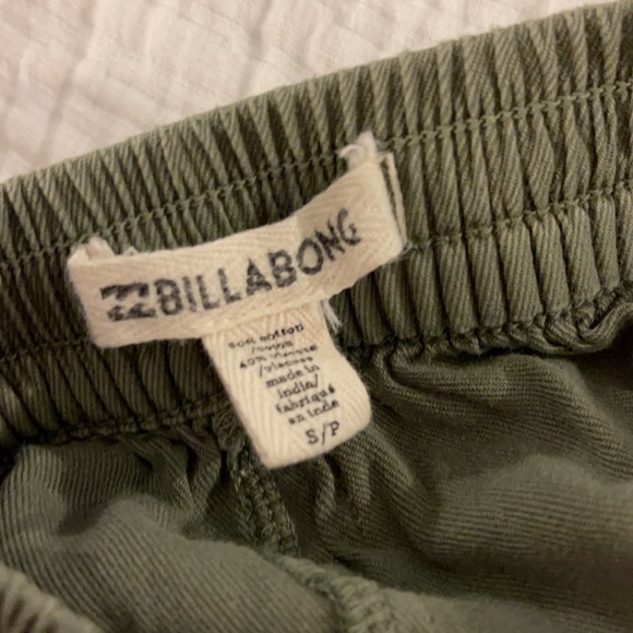 Green Billabong shorts - Picture 3 of 3